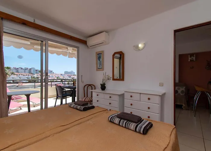Santa Maria 30 - One Bed With Pool And Sea View Апартаменти